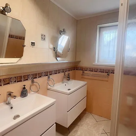 For Dom Dla 10 Osob 度假居 Białogóra